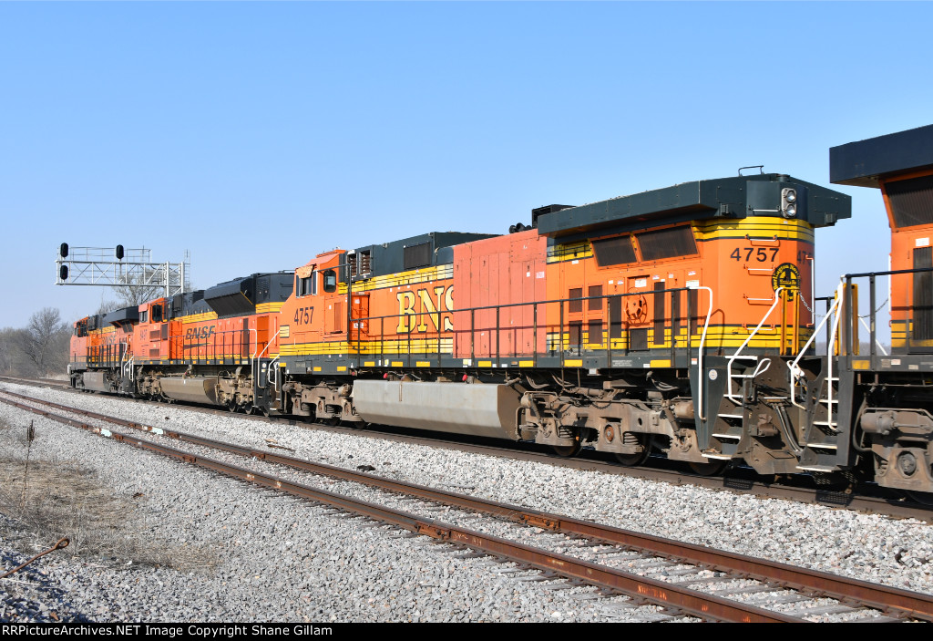 BNSF 4757 Roster shot.